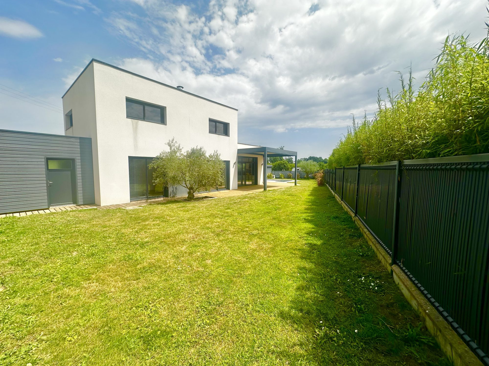 MAISON CONTEMPORAINE DE 125M2 AVEC PISCINE