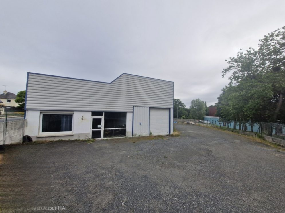 ENTREPOT de 438 m2 à VENDRE LAMBALLE