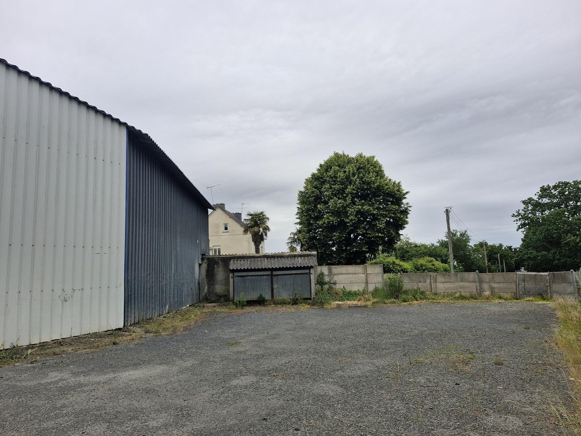ENTREPOT de 438 m2 à VENDRE LAMBALLE