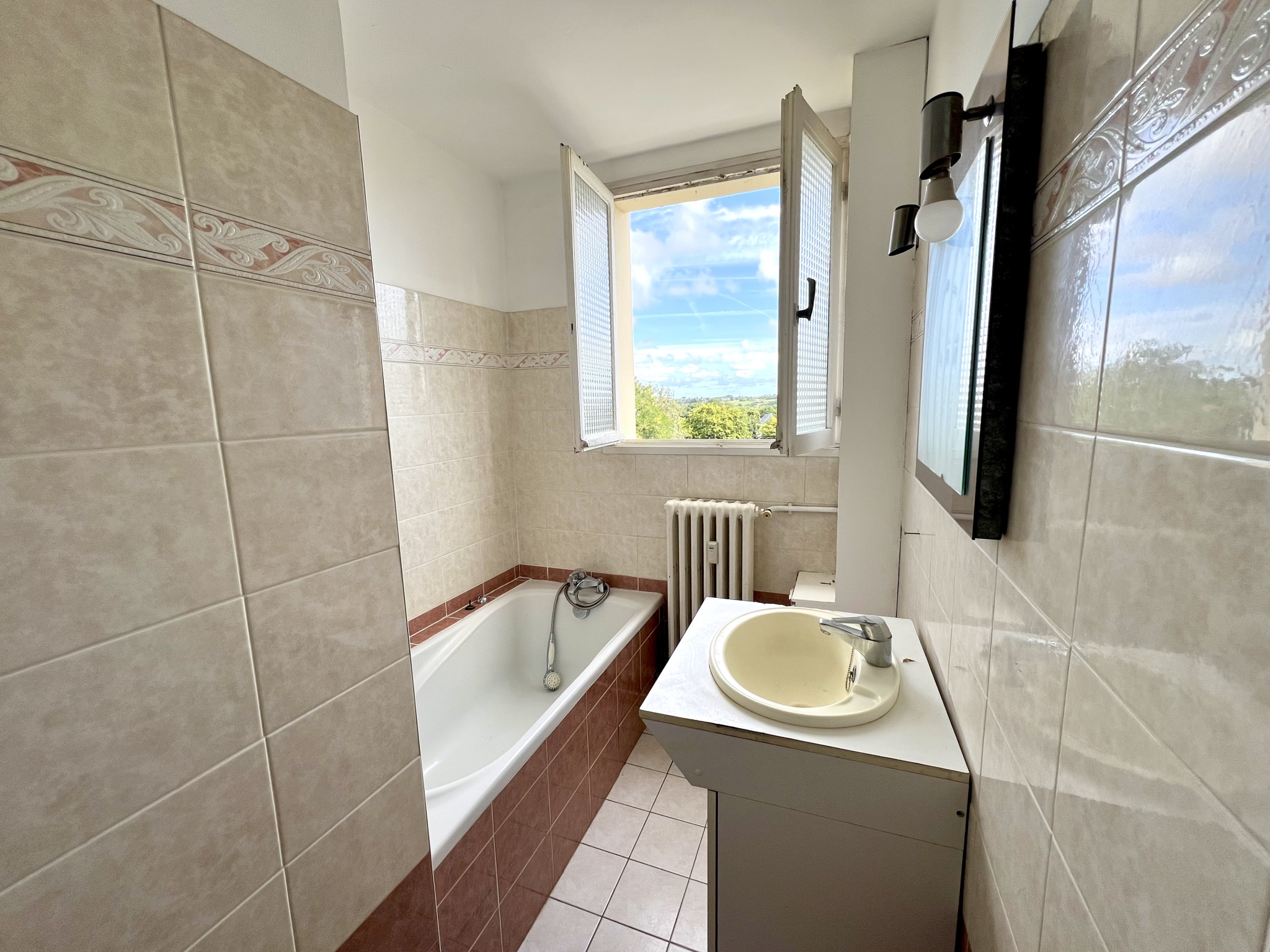 Appartement T3 à Saint Brieuc, avec caves et parking