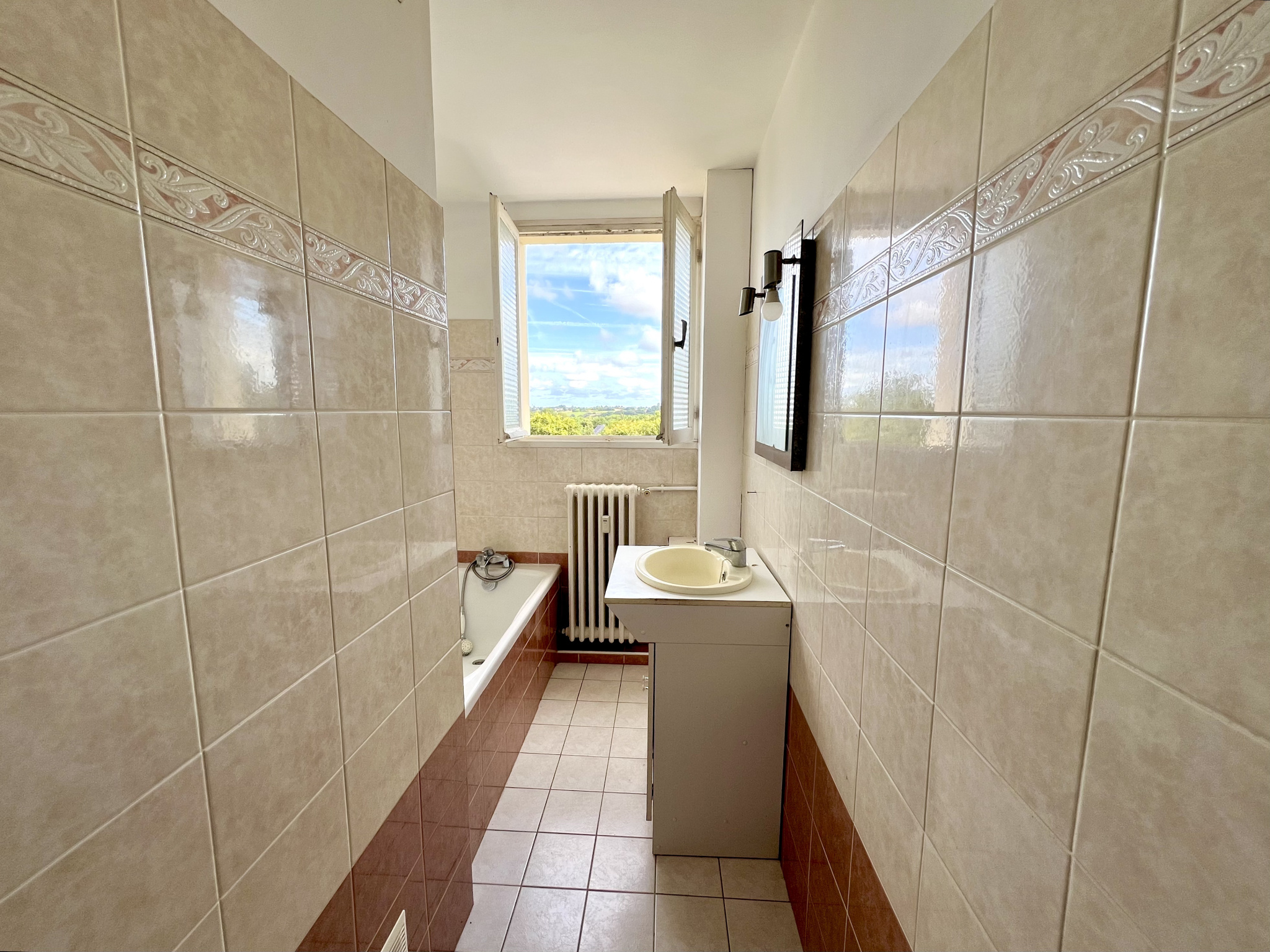 Appartement T3 à Saint Brieuc, avec caves et parking