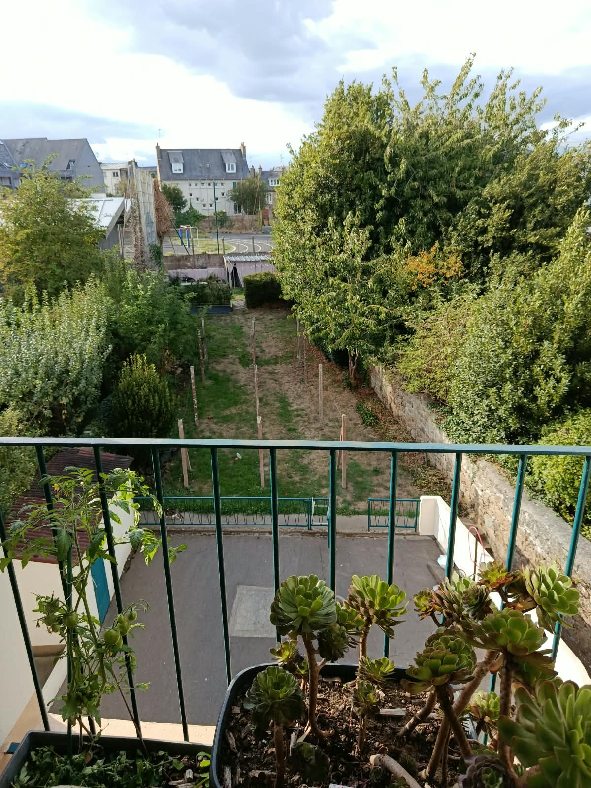 EXCUSIVITE. Appartement 2 chambres lumineux avec balcon, terrasse et jardin